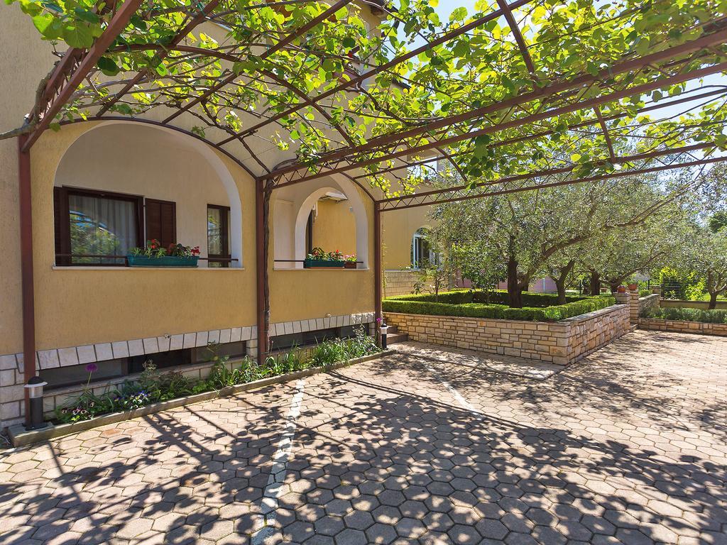Apartment Korelic Green Garden Пореч Экстерьер фото